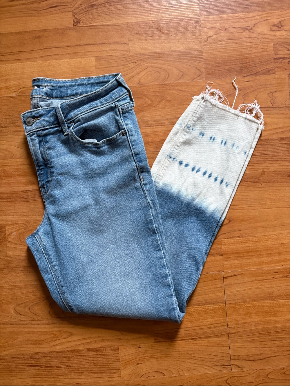 Old Navy Light Blue Cropped Jeans with White Tie-Dye Hem